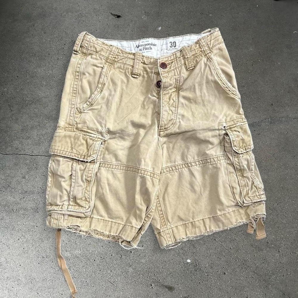 Y2K men's Abercrombie & Fitch tan baggy long distressed cargo shorts Size 30